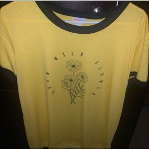 LulaRoe comfortable beautiful yellow t-shirt